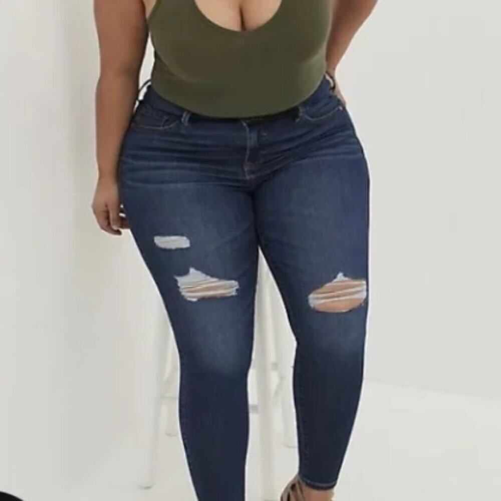 Torrid Super Soft Medium Wash Distressed Jegging Size 16S